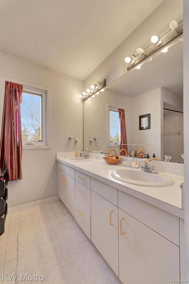 Bathroom | Image 27