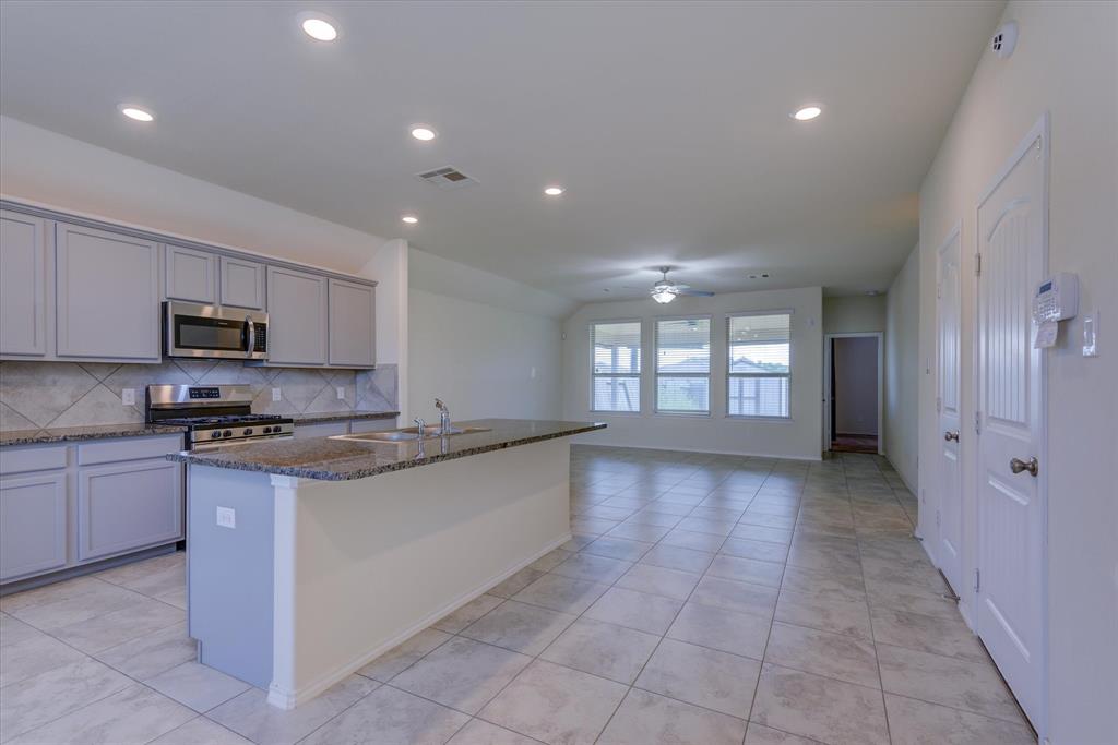 Forest Bend Ln, LA Marque, TX 77568