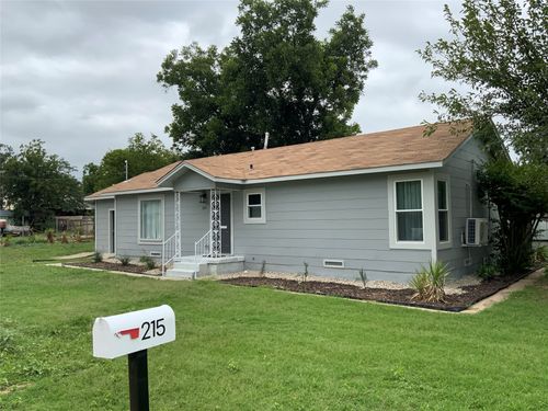 215 S 4th St, Jacksboro, TX, 76458-2202 | Card Image