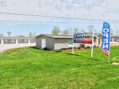 4245 W Lakeshore Dr, Port Clinton, OH, 43452-9576 | Card Image