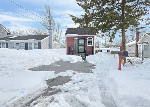 84 Wyona Ave, Selden, NY, 11784-3229 | Card Image