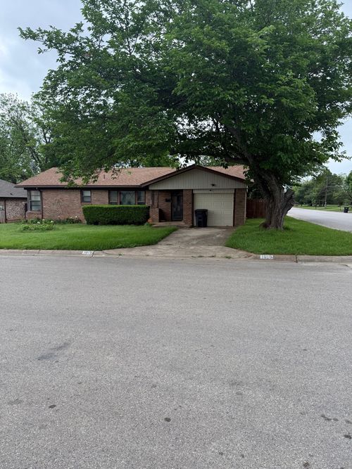 1015 Euclid Street, Cleburne, TX, 76033 | Card Image