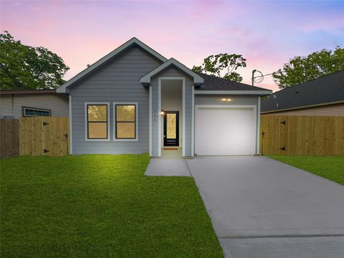 314 E Republic Ave, Baytown, TX, 77520-7131 | Card Image