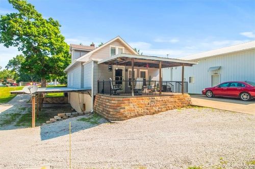 207 W 23rd St, Independence, MO, 64055-1261 | Card Image
