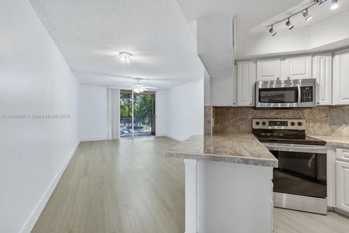 apt-302-8333 Lake Dr, Doral, FL, 33166-7757 | Card Image