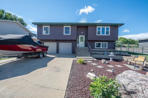 660 5th Ave Sw, Dickinson, ND, 58601-5807 | Card Image