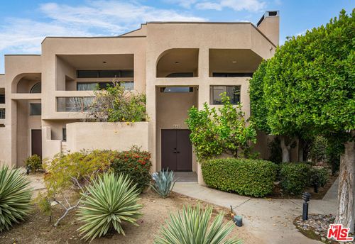 869 Village Sq N, Palm Springs, CA, 92262-7563 | Card Image