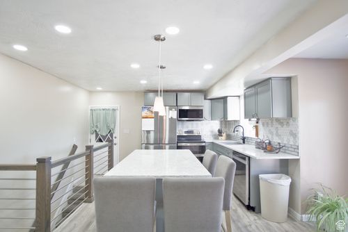 7472 Gold Cir, West Jordan, UT, 84084-3906 | Card Image