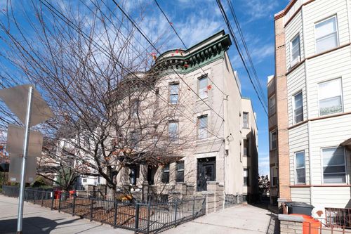 3r-312 Monastery Pl, Union City, NJ, 07087-4406 | Card Image