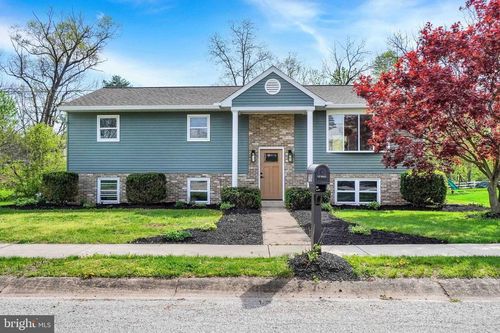 2700 Thornbridge Rd E, YORK, PA, 17408-3951 | Card Image