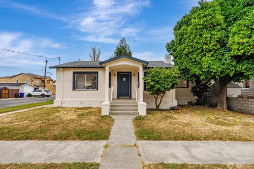 220 Vaqueros Ave, Rodeo, CA, 94572-1222 | Card Image