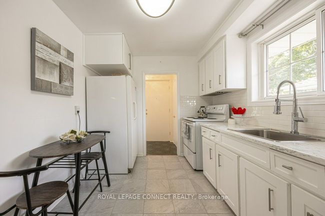 2 Ailsa Craig Crt, House attached with 7 bedrooms, 2 bathrooms and 5 parking in North York ON | Image 13