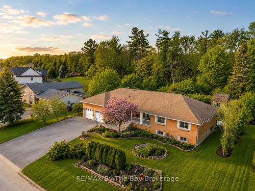 15 Deanna Dr, Wasaga Beach, ON, L9Z1J5 | Card Image
