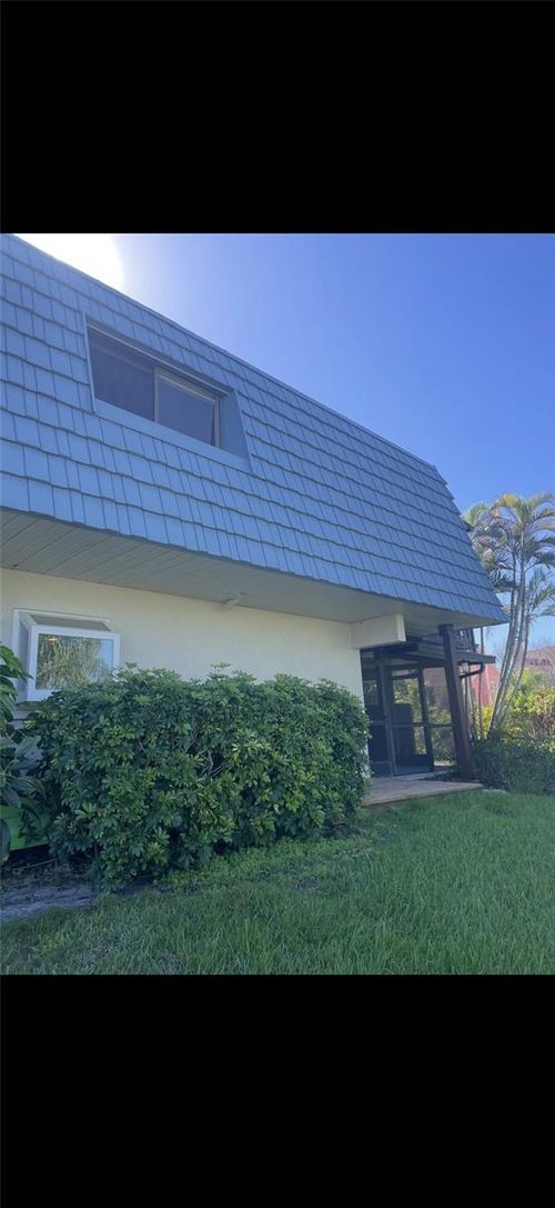 9342 Tradewinds Ave, SEMINOLE, FL, 33776-1124 | Card Image