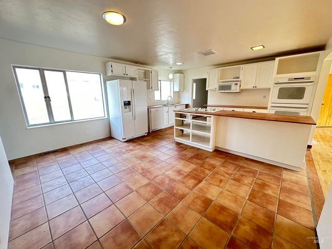 732 W Walnut St, Home with 7 bedrooms, 4 bathrooms and 6 parking in Genesee ID | Image 34