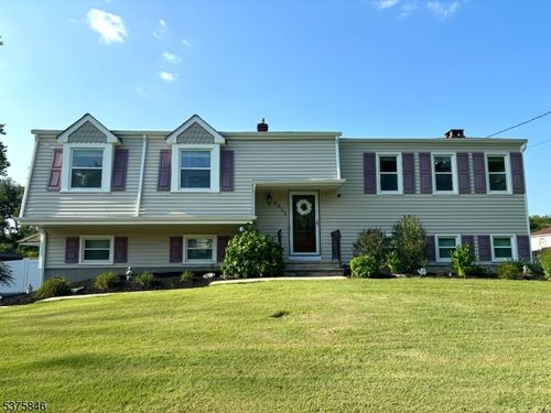 2011 Brooks Blvd, Hillsborough, NJ, 08844-4201 | Card Image