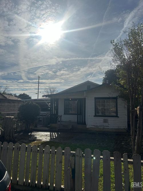 1073 12th St, Wasco, CA, 93280-2319 | Card Image