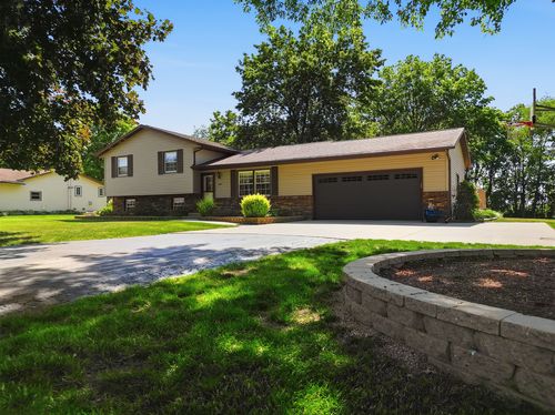 1665 Hill Dr, Dixon, IL, 61021-9137 | Card Image