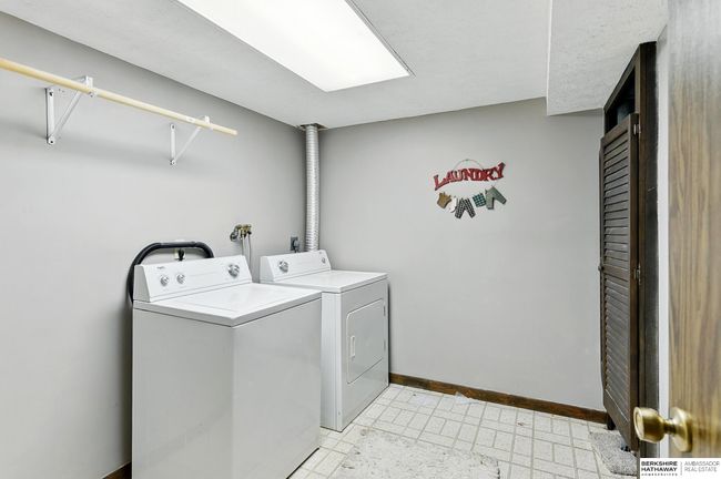 5604 S 92 Nd Plz, Townhouse with 3 bedrooms, 3 bathrooms and 2 parking in Omaha NE | Image 36