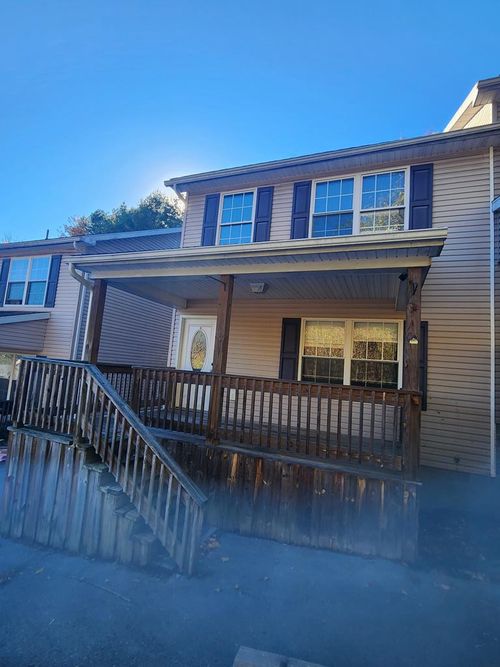 9847 New Hope Rd, Bluefield, WV, 24701-9363 | Card Image