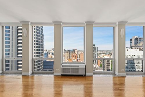 39j-111 E Chestnut St, Chicago, IL, 60611-6016 | Card Image