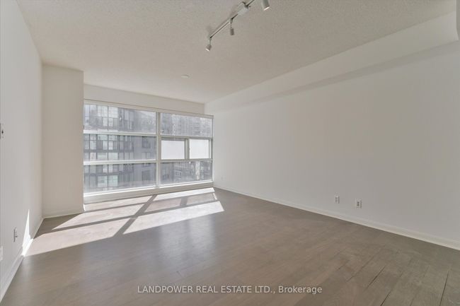 1105 - 11 St Joseph St, Condo with 1 bedrooms, 1 bathrooms and null parking in Toronto ON | Image 5