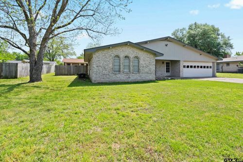 207 Robin Way St, Mt Vernon, TX, 75457-3219 | Card Image