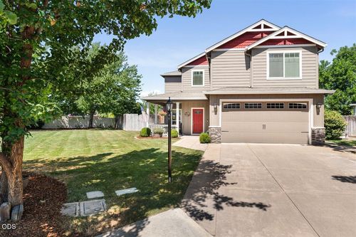 1073 Cathedral Way, Central Point, OR, 97502 | Card Image