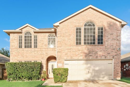 5715 Creekhollow Dr, Arlington, TX, 76018-2422 | Card Image