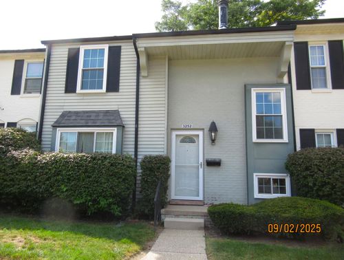 3252 Bolgos Cir, Ann Arbor, MI, 48105-1589 | Card Image
