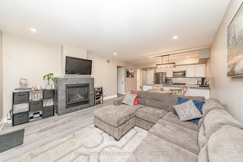 102-4 Tree Tops Lane, Huntsville, ON, P1H0B8 | Card Image