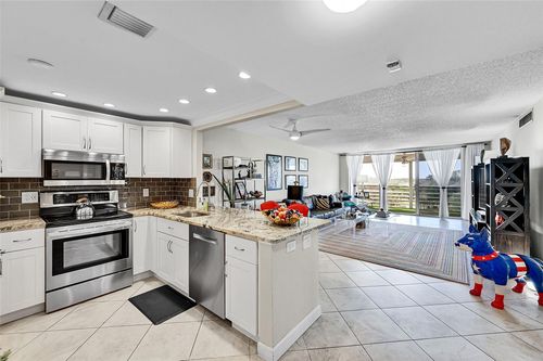 701-605 Oaks Dr, Pompano Beach, FL, 33069-3716 | Card Image