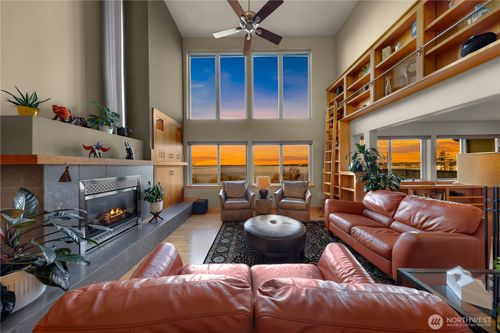 106 N State St, Bellingham, WA, 98225-5837 | Card Image