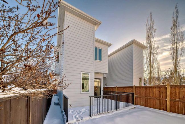 2044 41 Avenue Sw, Home with 4 bedrooms, 3 bathrooms and 2 parking in Calgary AB | Image 42