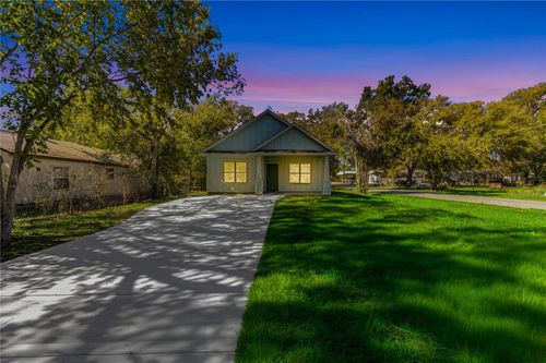1309 Smith St, Navasota, TX, 77868-2027 | Card Image