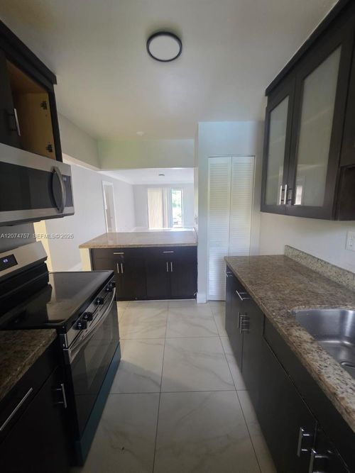207-4121 Stirling Rd, Davie, FL, 33314-7541 | Card Image