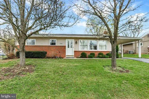 704 Charles Rd, DAUPHIN, PA, 17018-9628 | Card Image