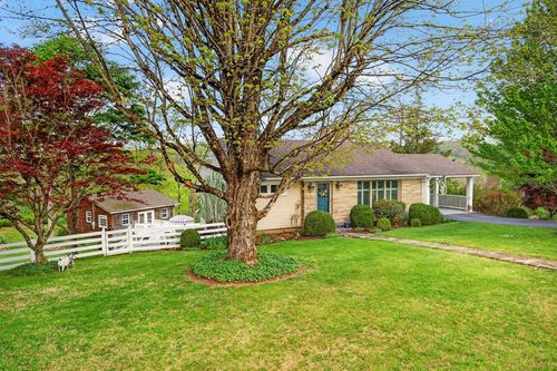 859 Mountain View Dr, Marion, VA, 24354-1511 | Card Image