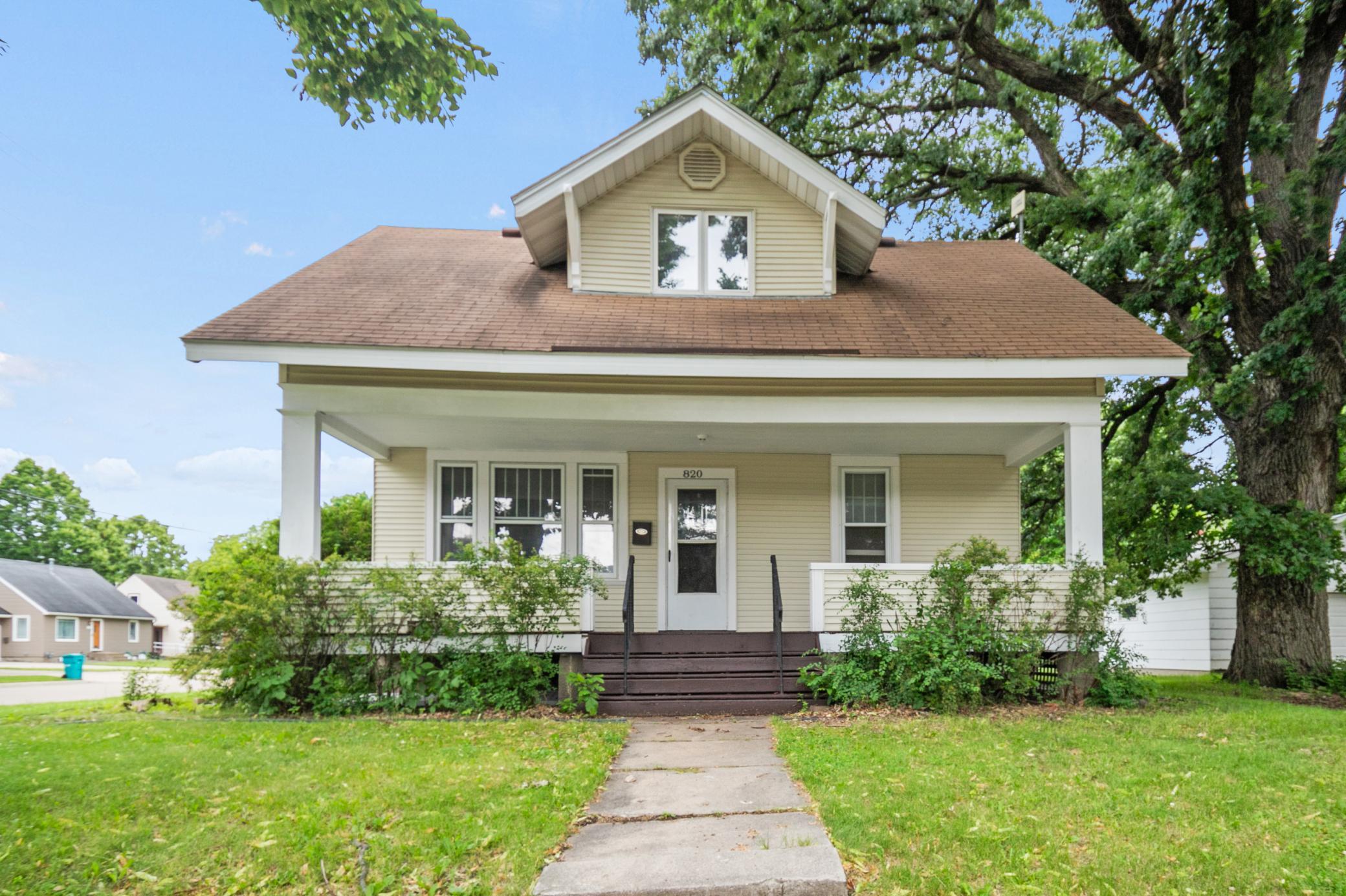 Grove Ave, Owatonna, MN 55060