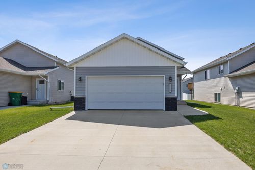 1009 Highland Ln W, West Fargo, ND, 58078-8891 | Card Image