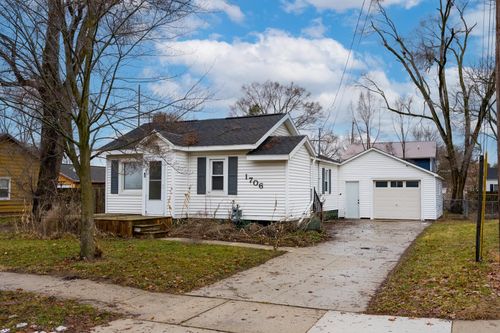 1706 W Michigan St, Mount Pleasant, MI, 48858-2168 | Card Image