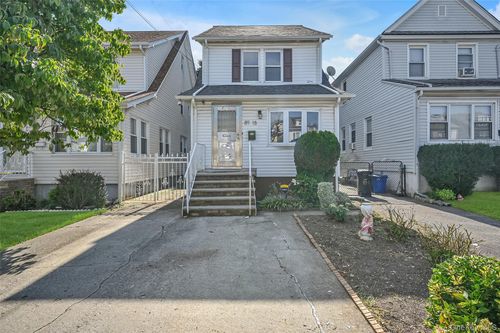 89-18 220th St, Queens Village, NY, 11427-2506 | Card Image