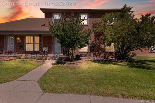 35216 Taffy Dr, Sterling Heights, MI, 48312-3545 | Card Image