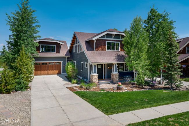oversized driveway and fully landscaped | Image 40