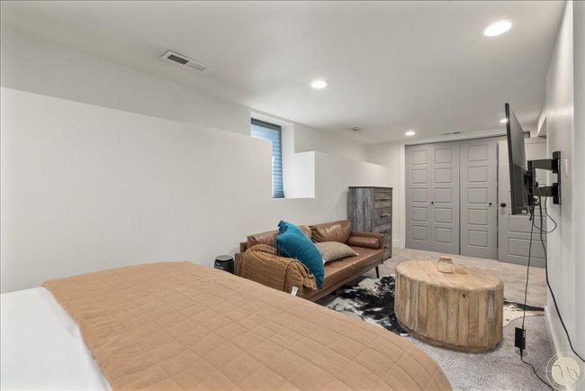 Bedroom Basement | Image 24