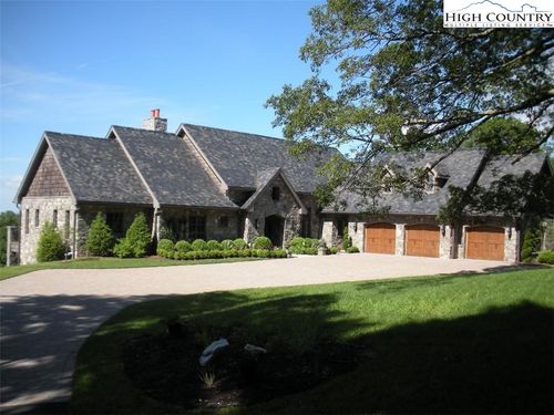 733 Dogwood Lane, Blowing Rock, NC, 28605 | Card Image