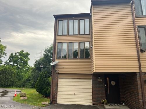 2091 Penguin Ave, Coventry Township, OH, 44319-1248 | Card Image