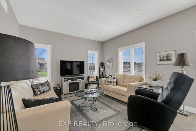800 Baker Ave S, House attached with 3 bedrooms, 3 bathrooms and 2 parking in Listowel ON | Image 23