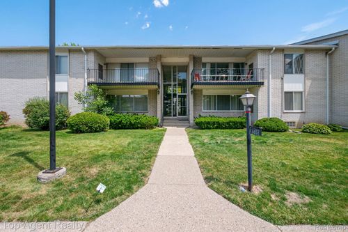 7-8657 Kennedy Cir, Warren, MI, 48093-2238 | Card Image