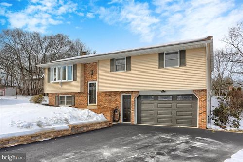 35 Dogwood Cir, ELIZABETHTOWN, PA, 17022-1415 | Card Image